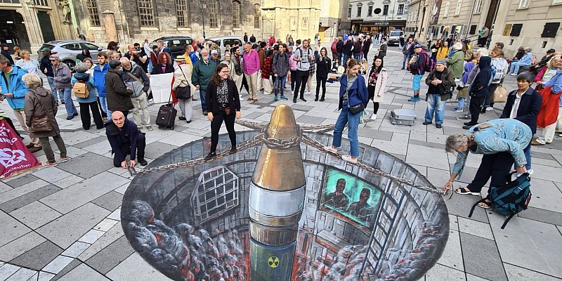 Young heroes of nuclear disarmament