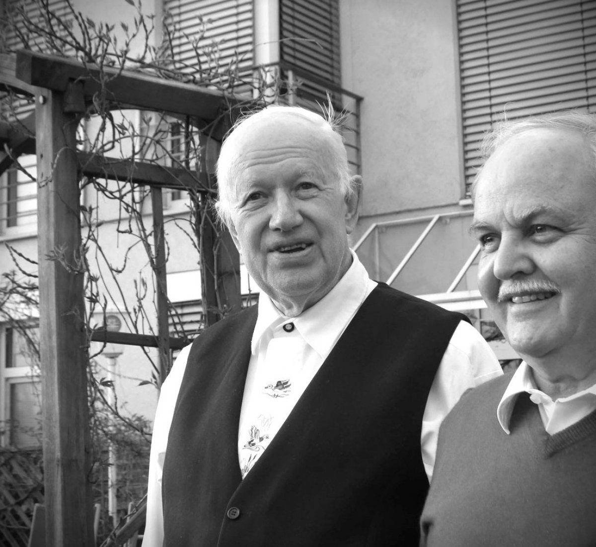 Rare photograph of Gernot Zippe with a friend / Public Domain